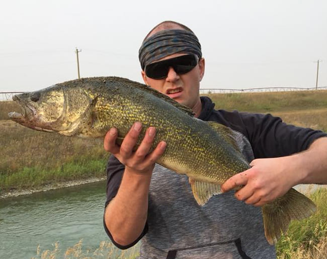 contact alberta hunting and fishingguide.ca